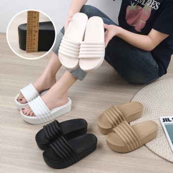 2025 new EVA slippers with thick soles and a feeling of stepping on feces