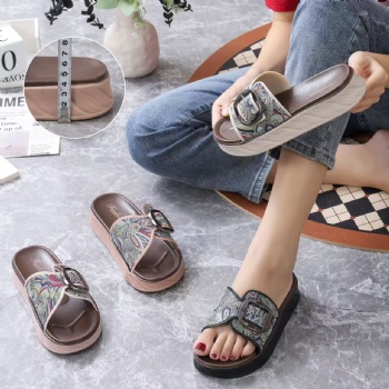 Ladies' thick soled slippers with ethnic style printed design, new buckle strap slippers