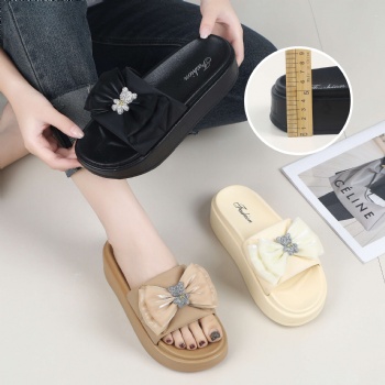 Ladies Slippers  PVC Material Slipper Thick Sole Slipper Comfortable Slipper