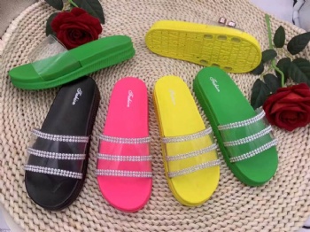 Good Slippers Non-slip PVC Outdoor Colorful Design Slippers For Ladies