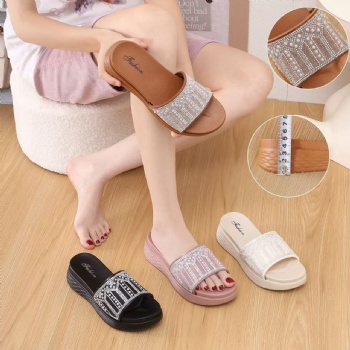 New Fashion Beach Diamond Slipper For Women Ladies Designer Luxury Pvc Slipper