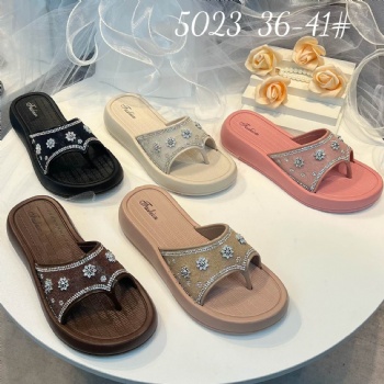 Good Quality Slippers Flip Flop Hot Sale Non-slip PVC Non-slip Outdoor Colorful Slippers For Ladies