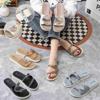 2025 hot new products high quality shiny design lady outdoor women pvc slipper