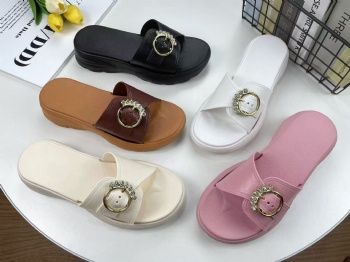 women comfortable slippers lady fashion flip flops shoes girls buckle design slippers made in PRC