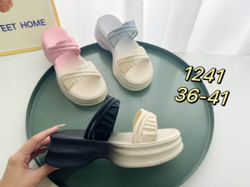 New design thick soles ladies slippers pvc sandals for women comfy soft